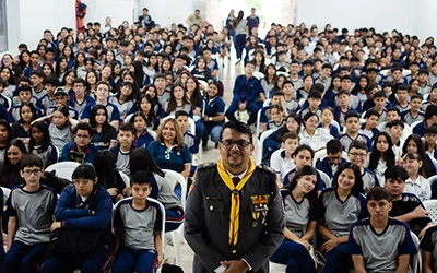 Estudiantes en capilla